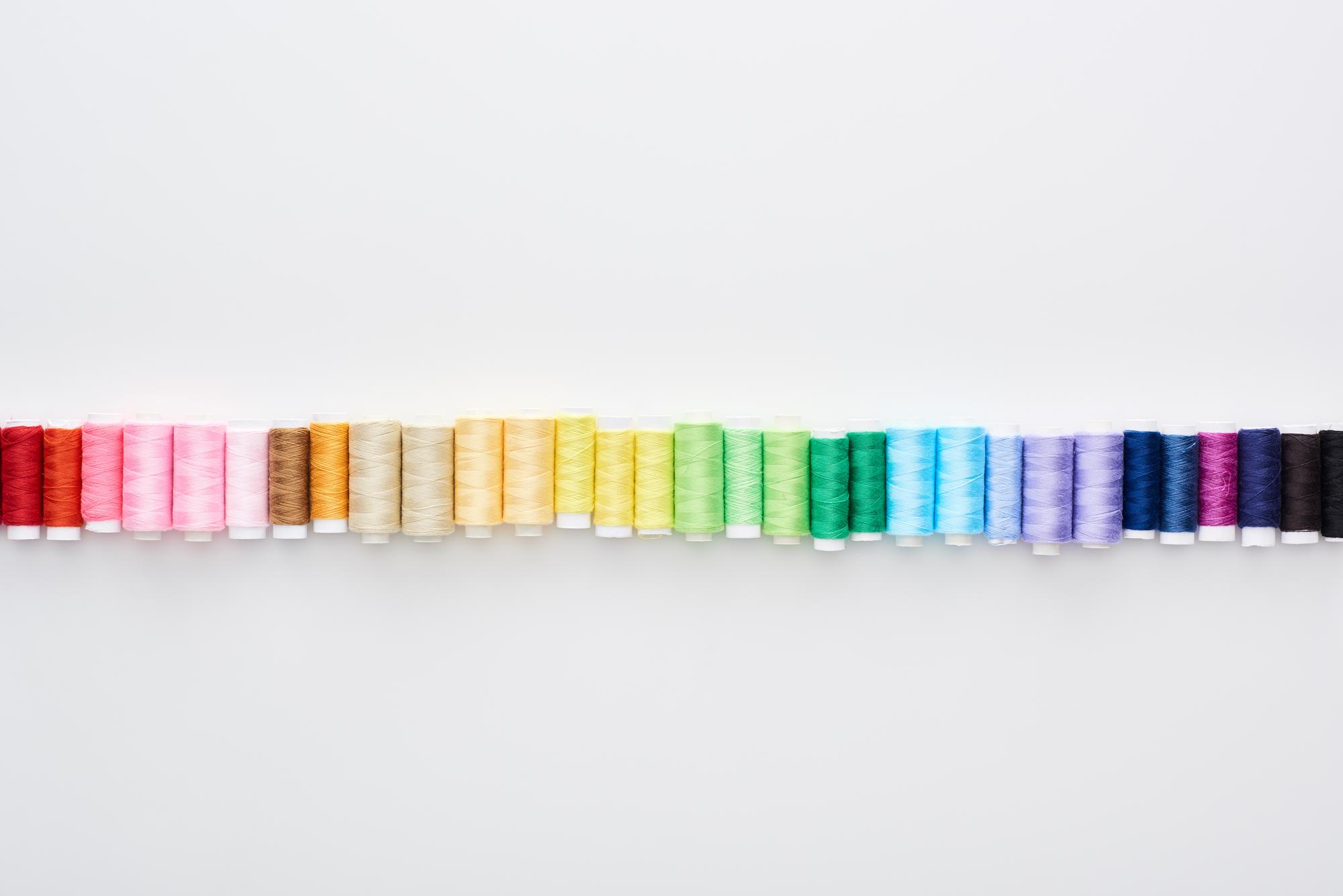 Palette di filati pastello per corsi